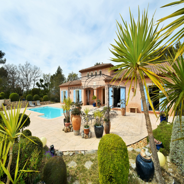 Offres de vente Villa Tourrettes 83440